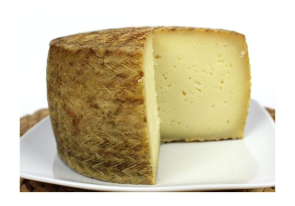 Сыр полутвердый из овечьего молока Манчего